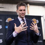 Pau Gasol, con sus dos anillos de campeón