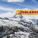 Toblerone, que comenzó a comercializarse hace 115 años en Suiza, se verá obligada por ley a dejar de usar el monte Cervino como logotipo de sus envases