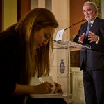 El director de la Real Academia Española (RAE), Santiago Muñoz Machado, ofrece una rueda de prensa este jueves en Madrid, después del pleno de la RAE en el que se ha abordado la justificación de tildar el adverbio "solo", en medio de un intenso debate entre "tildistas y antitildistas. © Alberto R. Roldán / La Razón 
