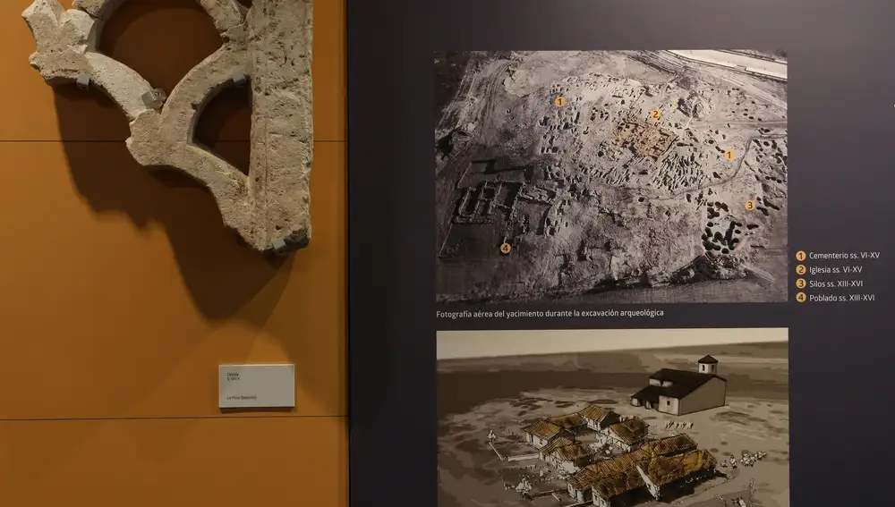 Pieza y fotografía del yacimiento arqueológico de La Poza en Baltanás (Palencia), en la sala de la cultura visigoda en la provincia