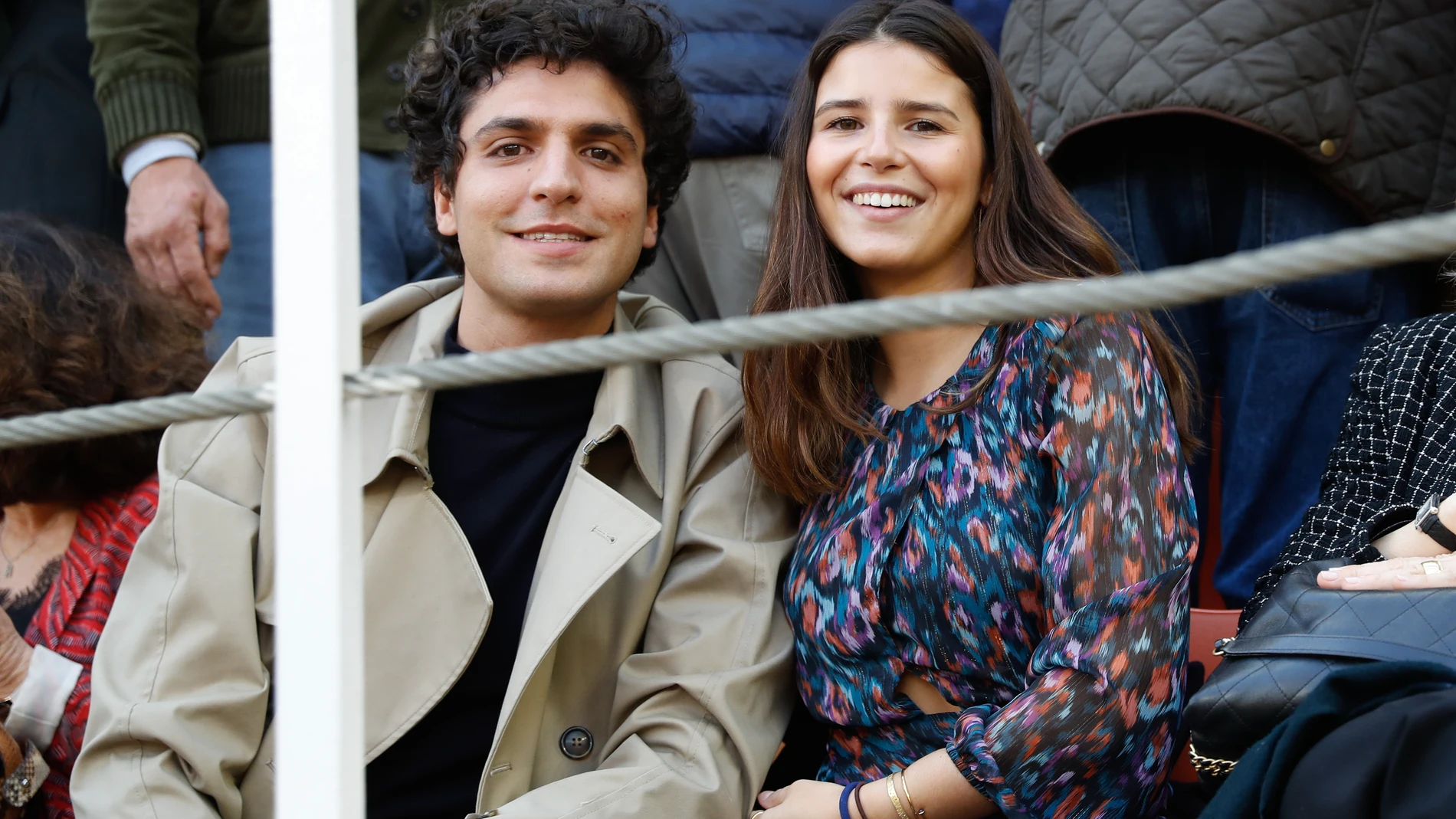 Tana Rivera luce espectacular para una tarde de toros con amigos