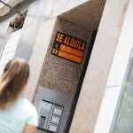 Carteles de Se Alquila vivienda. Mercado inmobiliario.
