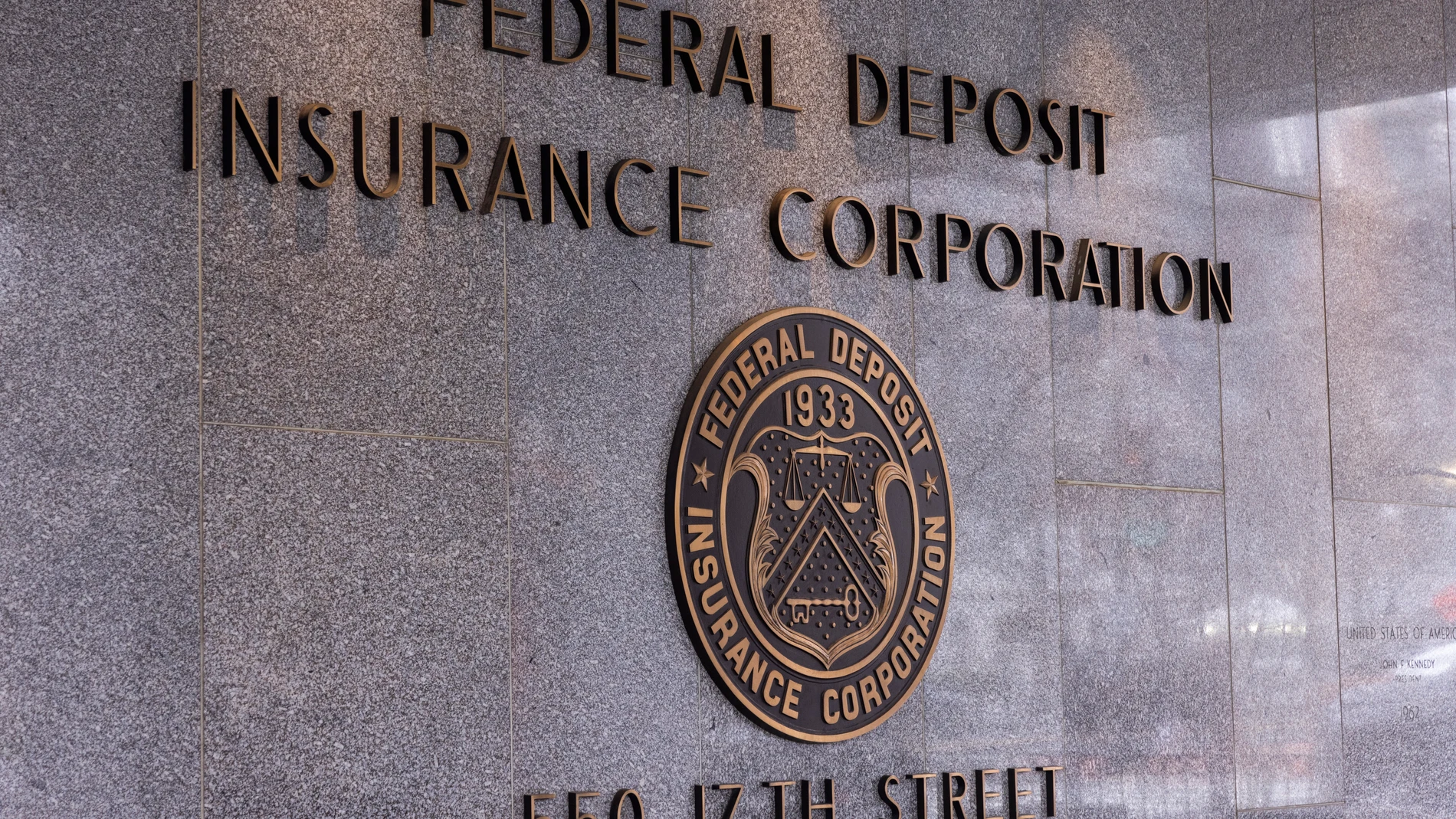 Washington (United States), 13/03/2023.- The Federal Deposit Insurance Corporation (FDIC) headquarters in Washington, DC, USA, 13 March 2023. The FDCI, along with the Treasury Department and the Federal Reserve, announced they are backstopping all deposits in California's Silicon Valley Bank. The bank's collapse on 10 March has financial regulators worried that the fallout may spread to different institutions. (Estados Unidos) EFE/EPA/JIM LO SCALZO