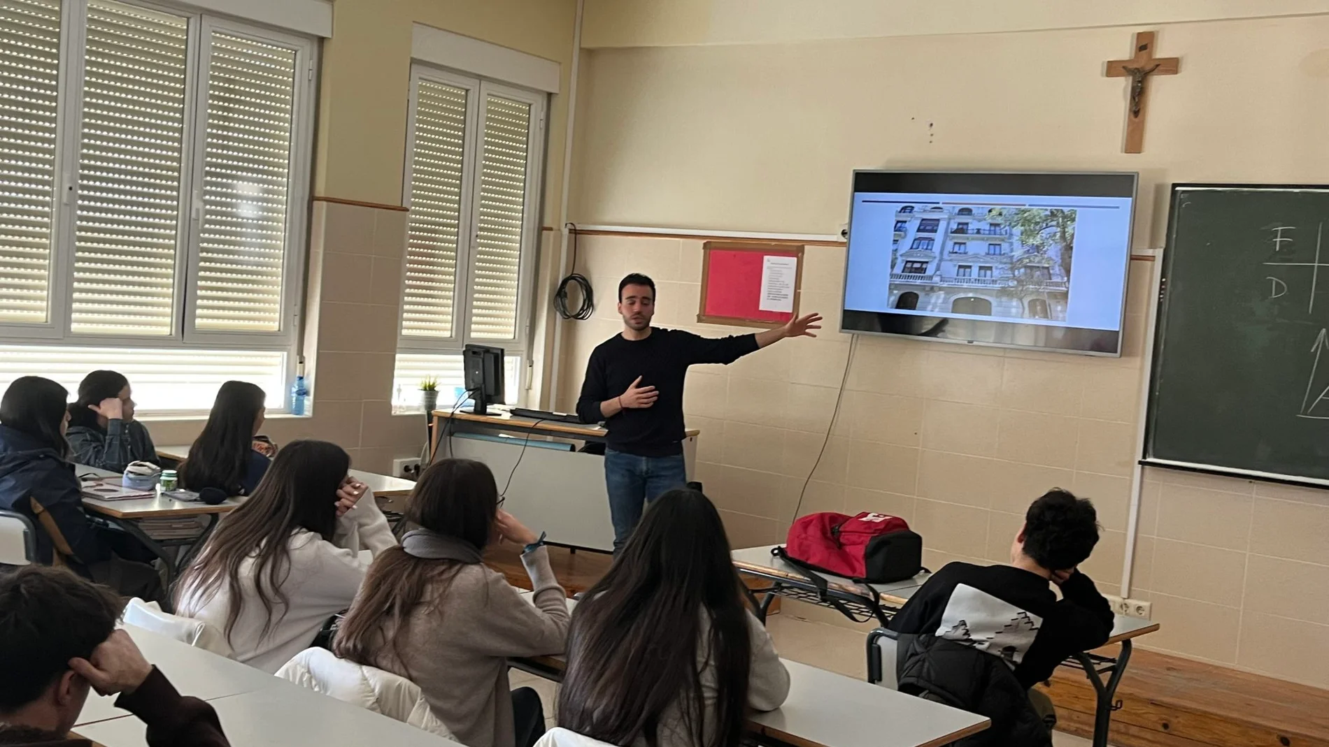 La UCAV celebra con los alumnos del Colegio Diocesano “Asunción de Nuestra Señora” el día de la ciencia y la investigación en la escuela