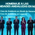 Juanma Moreno saca pecho en Madrid por su gestión en la Junta y abraza la talla "política y humana" de Ayuso y Almeida