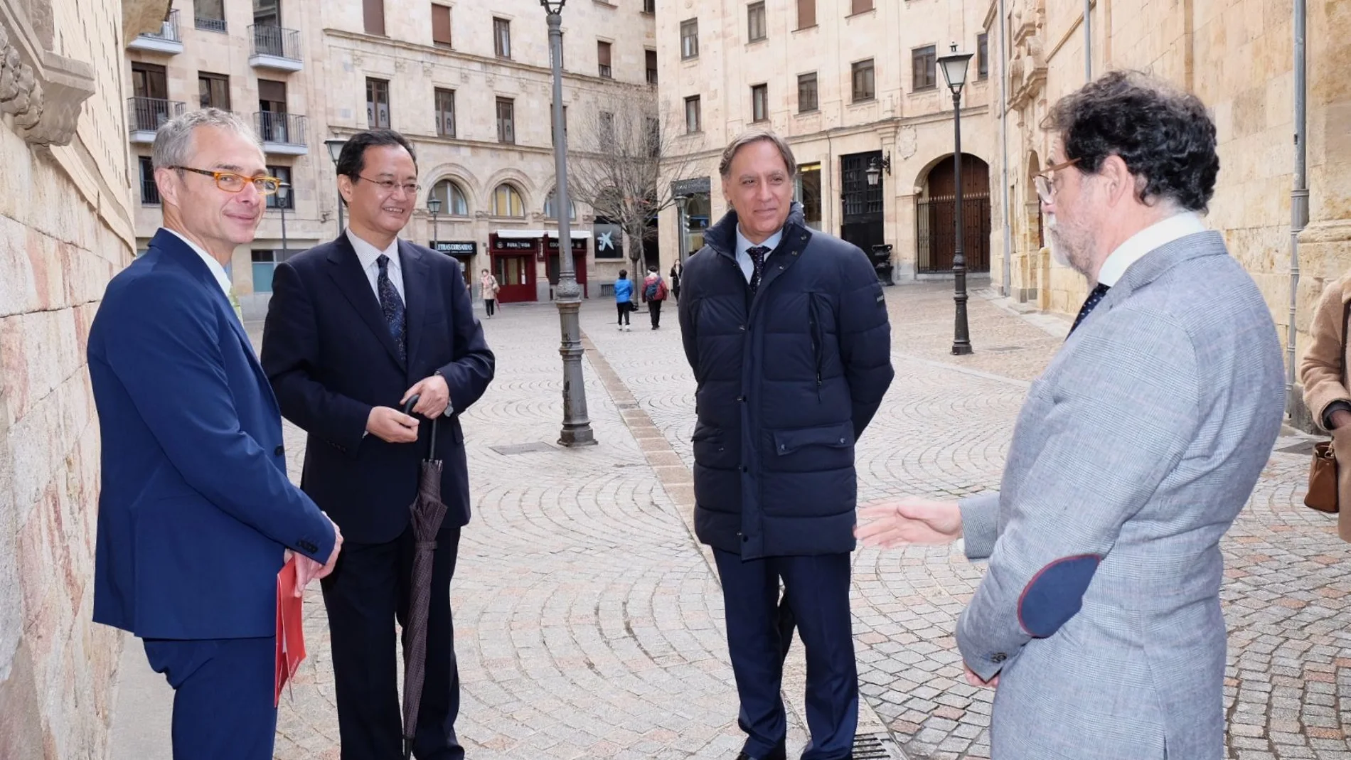 García Carbayo y Ricardo Rivero junto al embajador de Japón en España