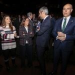 González Corral, antes de la jornada junto a Ester Muñoz y José Antonio Díez, entre otros
