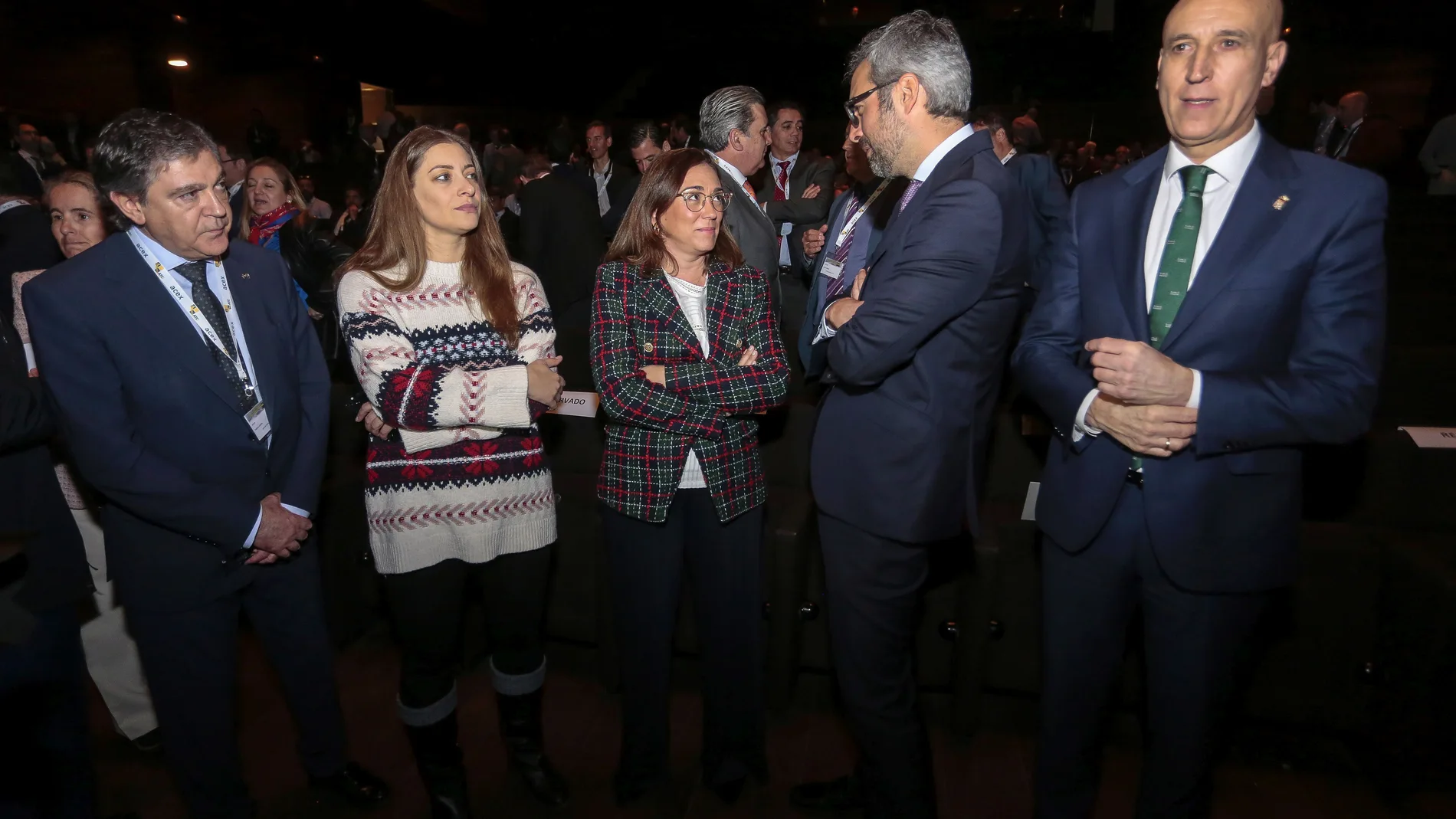 González Corral, antes de la jornada junto a Ester Muñoz y José Antonio Díez, entre otros