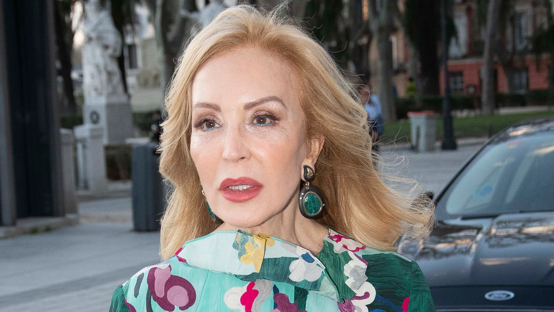 Carmen Lomana en una noche de Ópera.