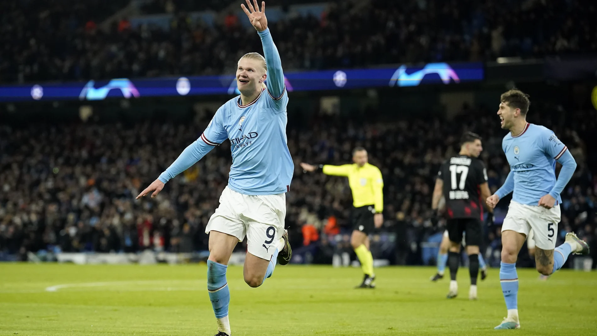 Erling Haaland celebra su manita ante el RB Leipzig