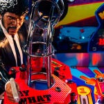 Lo nuevo de Tarantino no es una película, es un pinball al estilo de los 80 que te va a enamorar.