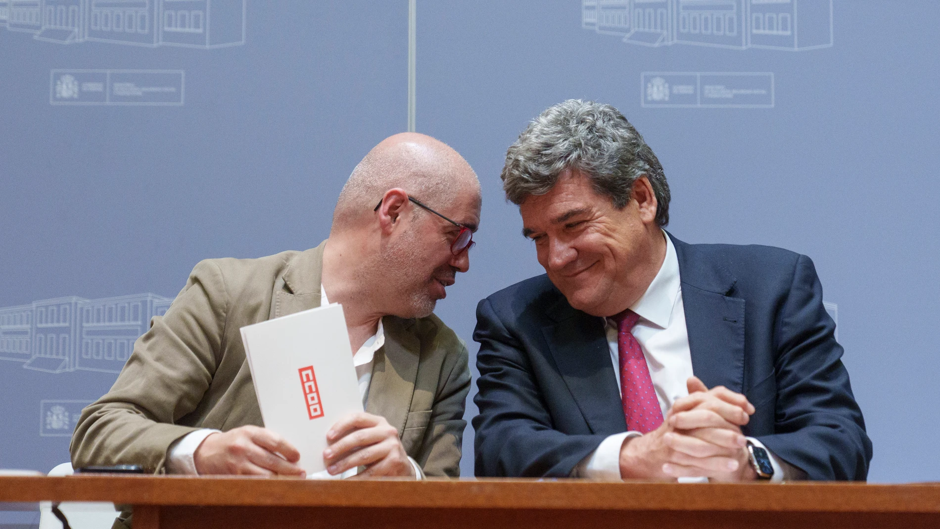 José Luis Escrivá, Ministro de Inclusión, Seguridad Social y Migraciones, comparece en rueda de prensa, junto a los representantes sindicales de CCOO, Unai Sordo, y UGT, Pepe Álvarez, para informar sobre el acuerdo alcanzado para la reforma de las pensiones, desde la sede del Ministerio.David Jar