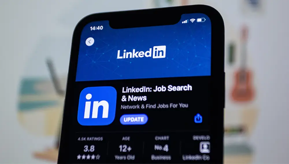 Linkedin quiere la información de publicaciones y CVs para entrenar a su IA generativa