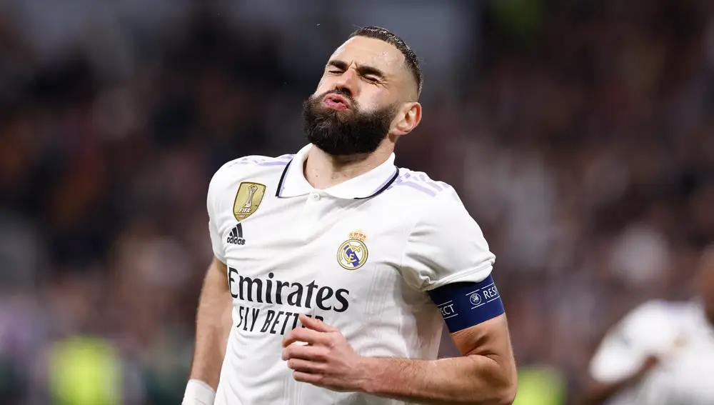 Benzema se marchó cojeando después de marcar el gol
