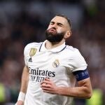 Benzema se marchó cojeando después de marcar el gol