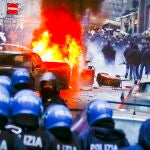 Los ultras del Eintracht se enfrentaron a la policía en Nápoles