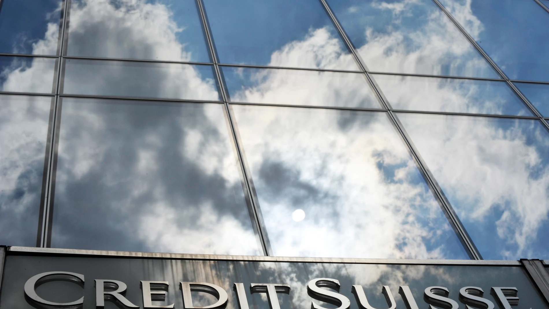 Economía/Bolsa.- La banca cae hasta un 9% y acerca el Ibex a los 8.800 puntos tras las turbulencias de Credit Suisse