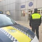 Detenido por retener a su pareja durante tres días en una urbanización de Rojales