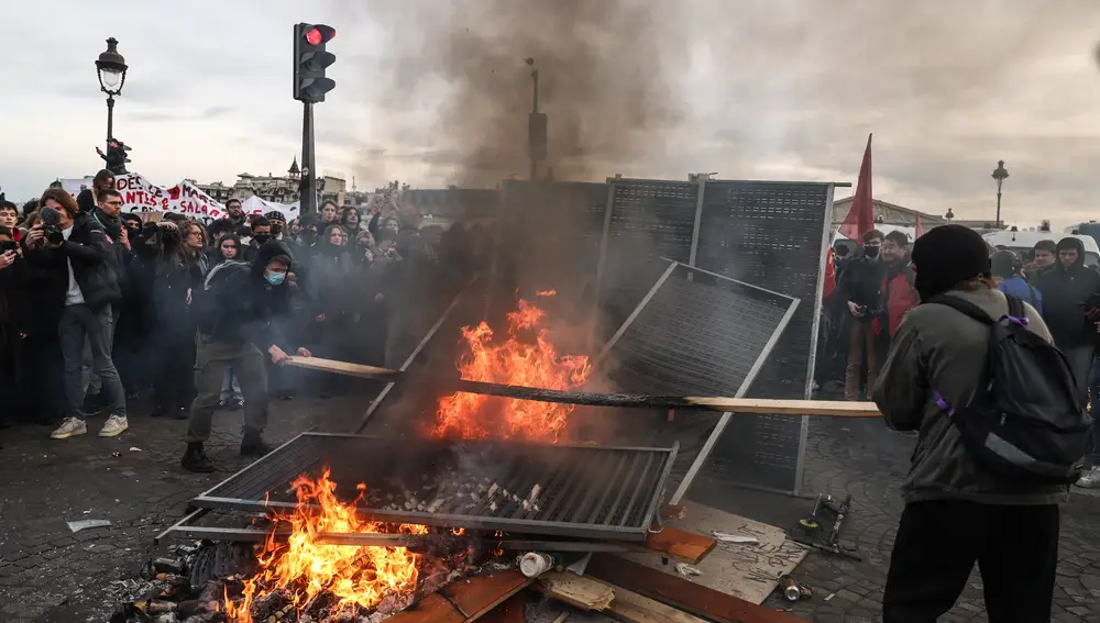 Protesters set a fire as they demonstrate near the National Assembly after the French National Assembly vote on the government's proposed pension reform law, in Paris, France, 16 March 2023. People demonstrated outside the French Parliament after France's prime minister used the controversial Article 49 paragraph 3 (49.3) of the Constitution on the vote of the pension reform law to raise the retirement age from 62 to 64 by 2030 after the Senate voted in favor.
