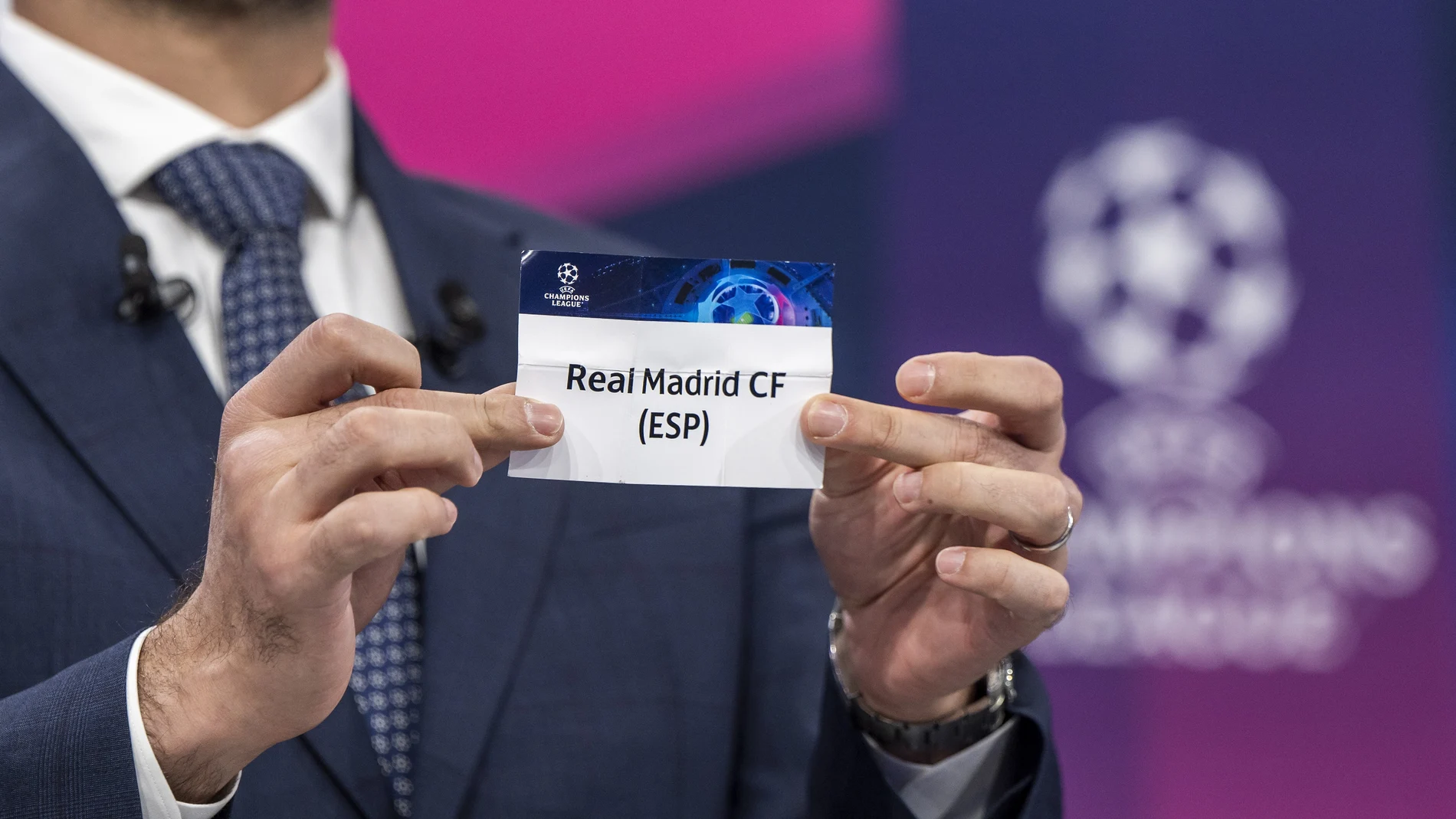 Altintop sacó la bola del Real Madrid en el sorteo de cuartos