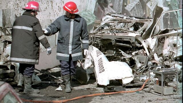 Fotografía del estado en que quedó el vehículo tras el atentado