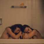 Joana (izda.) y Mireia Vilapuig en "Selftape", la nueva serie original de Filmin