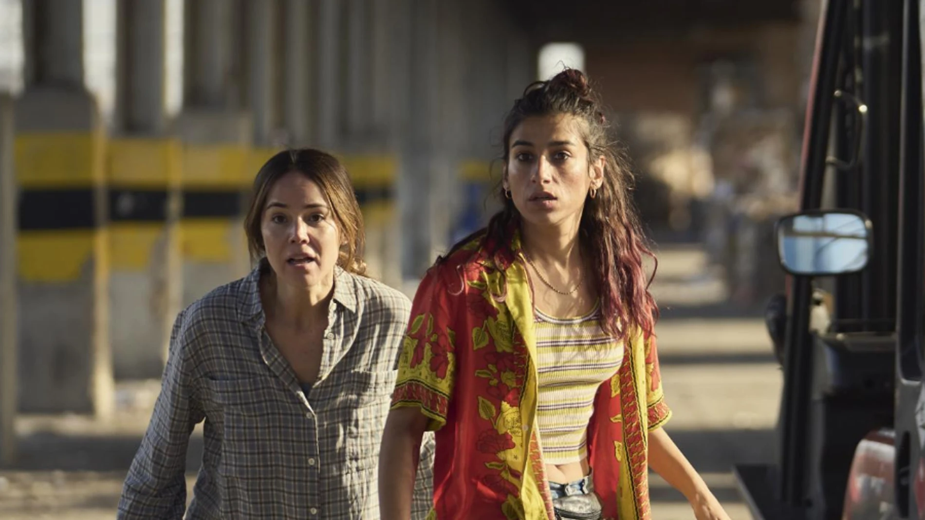 Camila Sodi y Carolina Yuste en «Sin huellas»