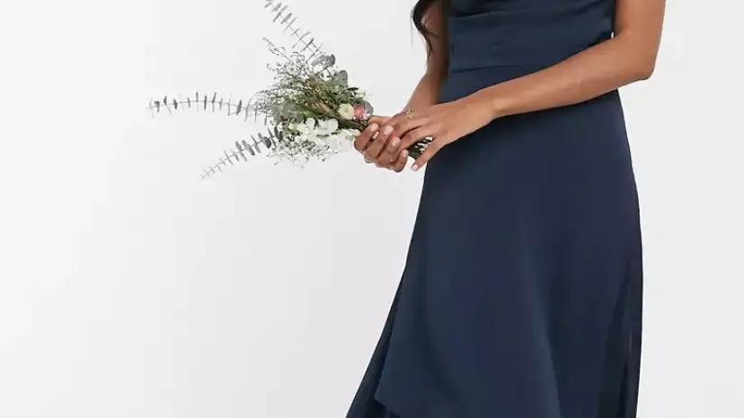 Vestido de Asos.