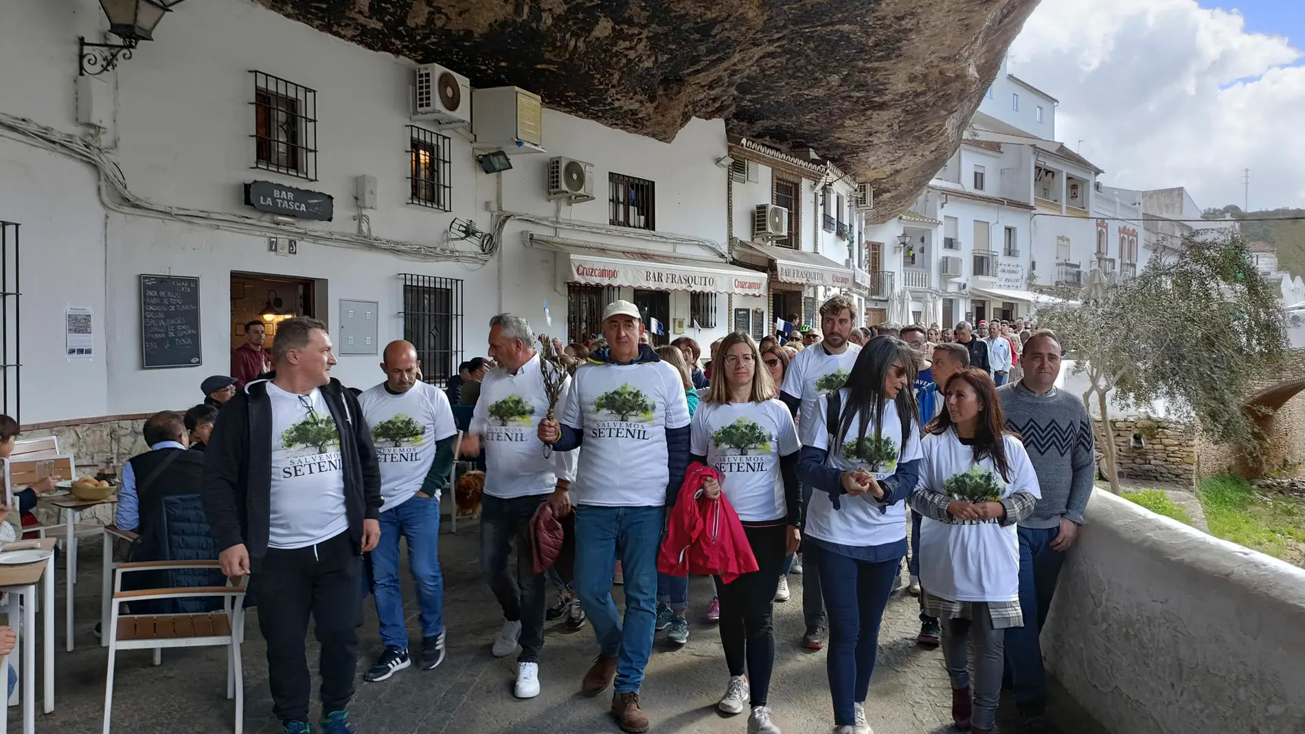 Setenil ha acogido una manifestación contra proyectos de energías renovables incontrolados