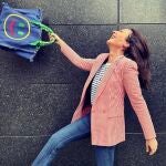 Ana Milán tiene la chaqueta que no te quitarás esta temporada en estampado vichy rojo