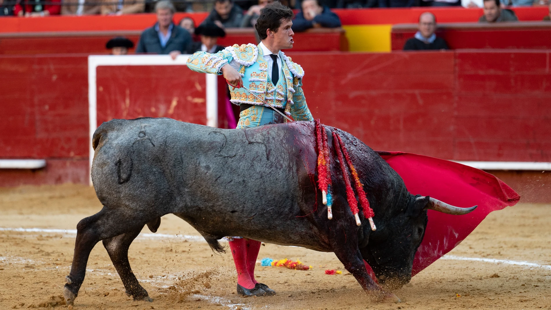 Daniel Luque, con un Victorino en Valenia