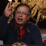 El presidente de Colombia, Gustavo Petro, pronuncia un discurso durante una manifestación en apoyo a sus reformas sociales, en la Casa de Nariño en Bogotá (Colombia).