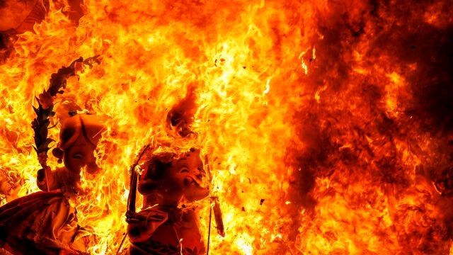 Las Fallas llegan a su colofón con la Cremà de los casi 770 monumentos
