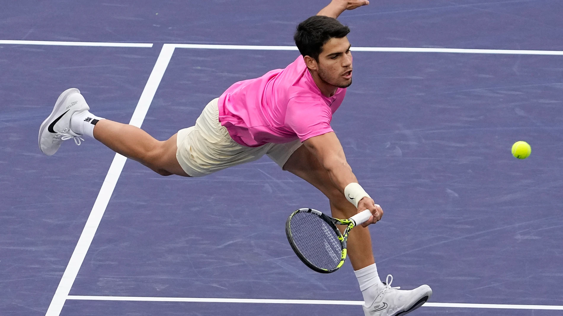Carlos Alcaraz, of Spain, returns a shot against Daniil Medvedev, of Russia, during the men's singles final at the BNP Paribas Open tennis tournament Sunday, March 19, 2023, in Indian Wells, Calif. (AP Photo/Mark J. Terrill)