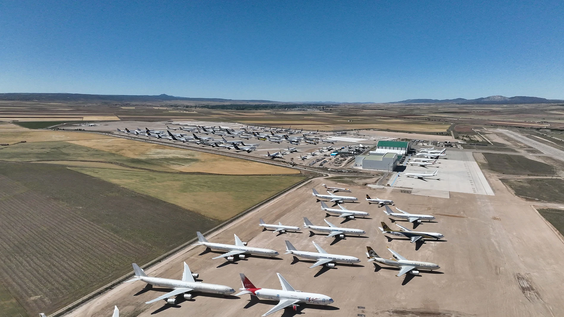 El Aeropuerto de Teruel, el mayor aparcamiento de aviones de Europa, sigue creciendo