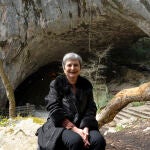 Elvira Roca Barea, en la famosa cueva de Zugarramurdi