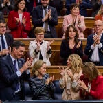 La vicepresidenta Yolanda Díaz, ayer en el Congreso junto al presidente en la segunda jornada de la moción de censura