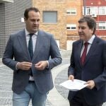  El consejero de Economía y Hacienda y portavoz, Carlos Fernández Carriedo, y el alcalde de Santa Marta de Tormes, David Mingo Pérez, mantienen un encuentro de trabajo para impulsar un centro de emprendimiento e innovación en el municipio