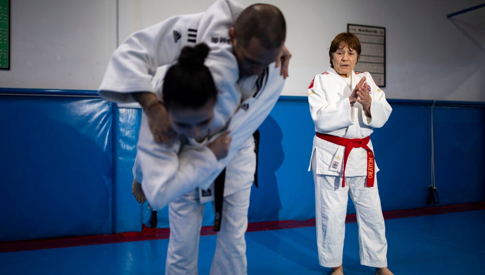 Sacramento Moyano dando clase en Budokan, su gimnasio en Vallecas