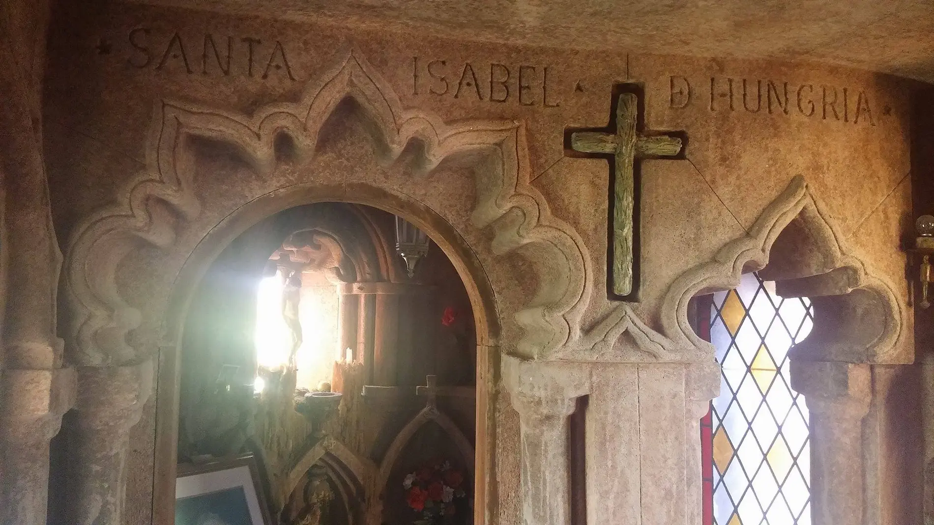 Interior de la iglesia del castillo de Colomares