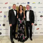 Marcelo de Stefano, Telma Ortiz Rocasolano y el embajador Frank Smyth en la cena de Gala