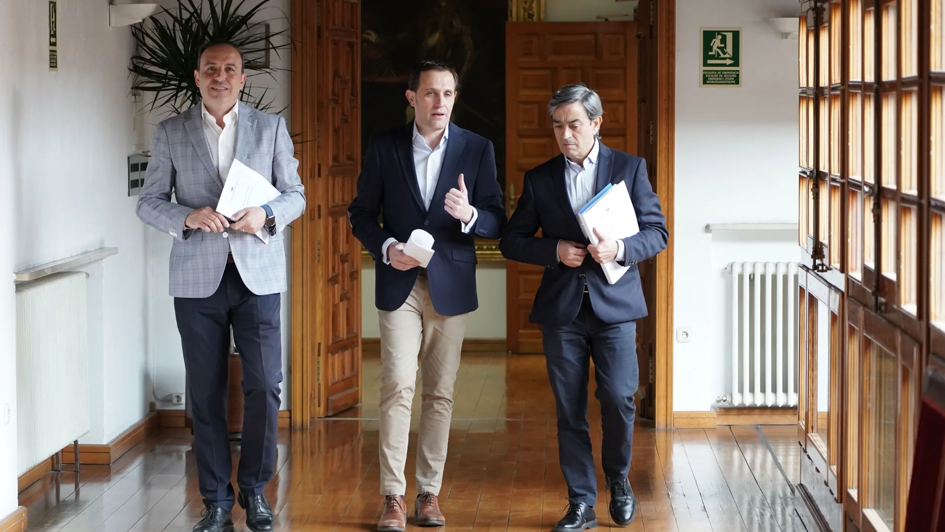 Conrado Íscar junto a Víctor Alonso y Agapito Hernández, antes de hacer balance de legislatura