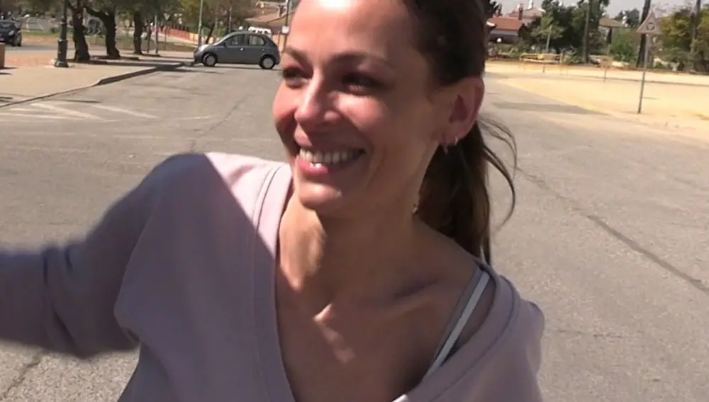 Eva González reacciona con una sonrisa a las duras declaraciones de Lucía Rivera en su libro