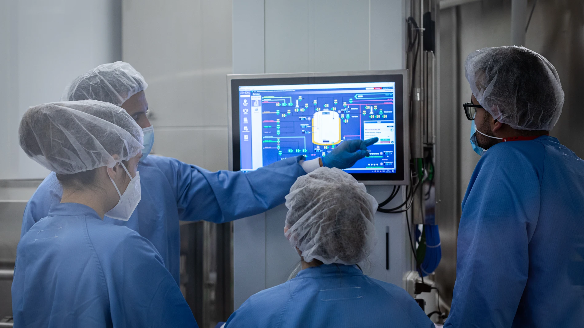 El equipo de Carlos Martín, investigador que lidera el proyecto de MTBVAC
