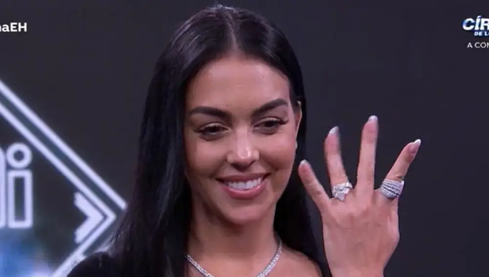 Georgina Rodríguez mostrando su diamante de 9 quilates en 'el Hormiguero'