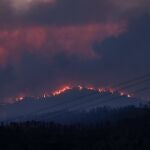 SAN AGUSTÍN (CASTELLÓN), 24/03/2023.- Vista general del incendio forestal declarado ayer en el término municipal de Villanueva de Viver, en la zona limítrofe de las provincias de Castellón y Teruel. 