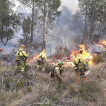 Bomberos murcianos trabajan en el incendio forestal