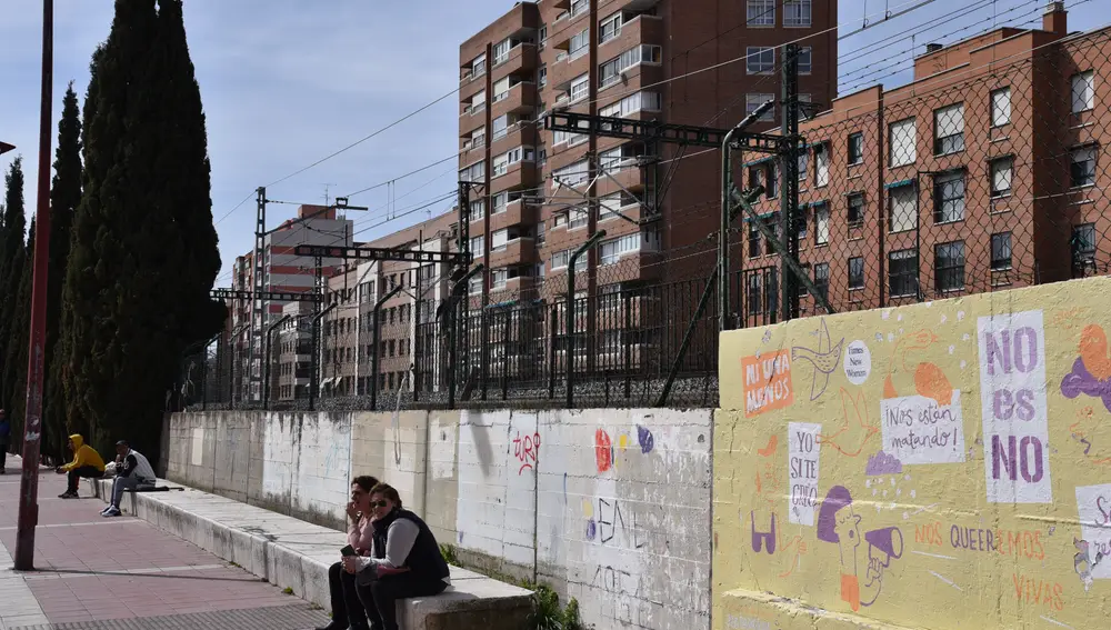 El muro que parte la ciudad vallisoletana en dos