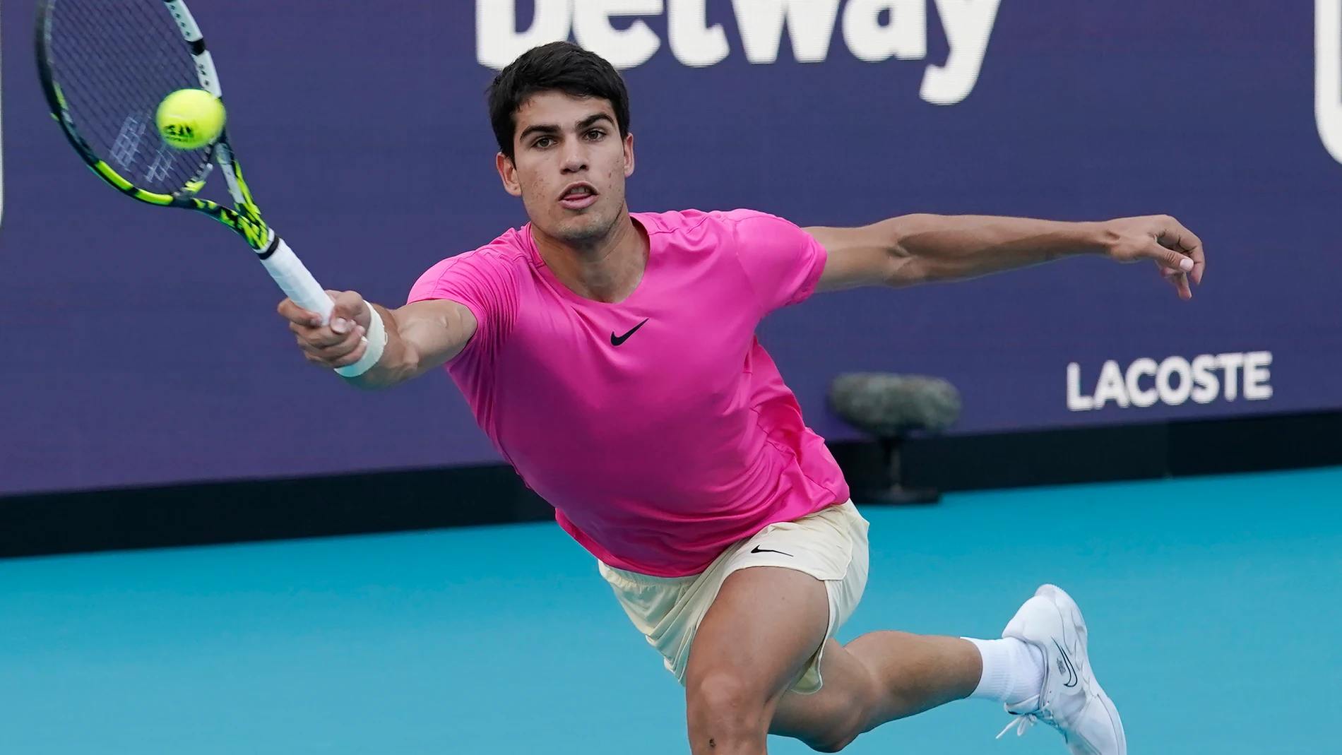 during the Miami Open tennis tournament, Sunday, March 26, 2023, in Miami Gardens, Fla. (AP Photo/Marta Lavandier)