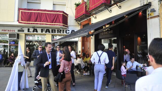 Los bares del centro se llenan durante toda la Semana Santa